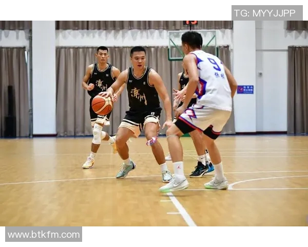 广州篮球队在篮球团队协作排行榜中荣获第七名展现出强大团队精神与默契配合